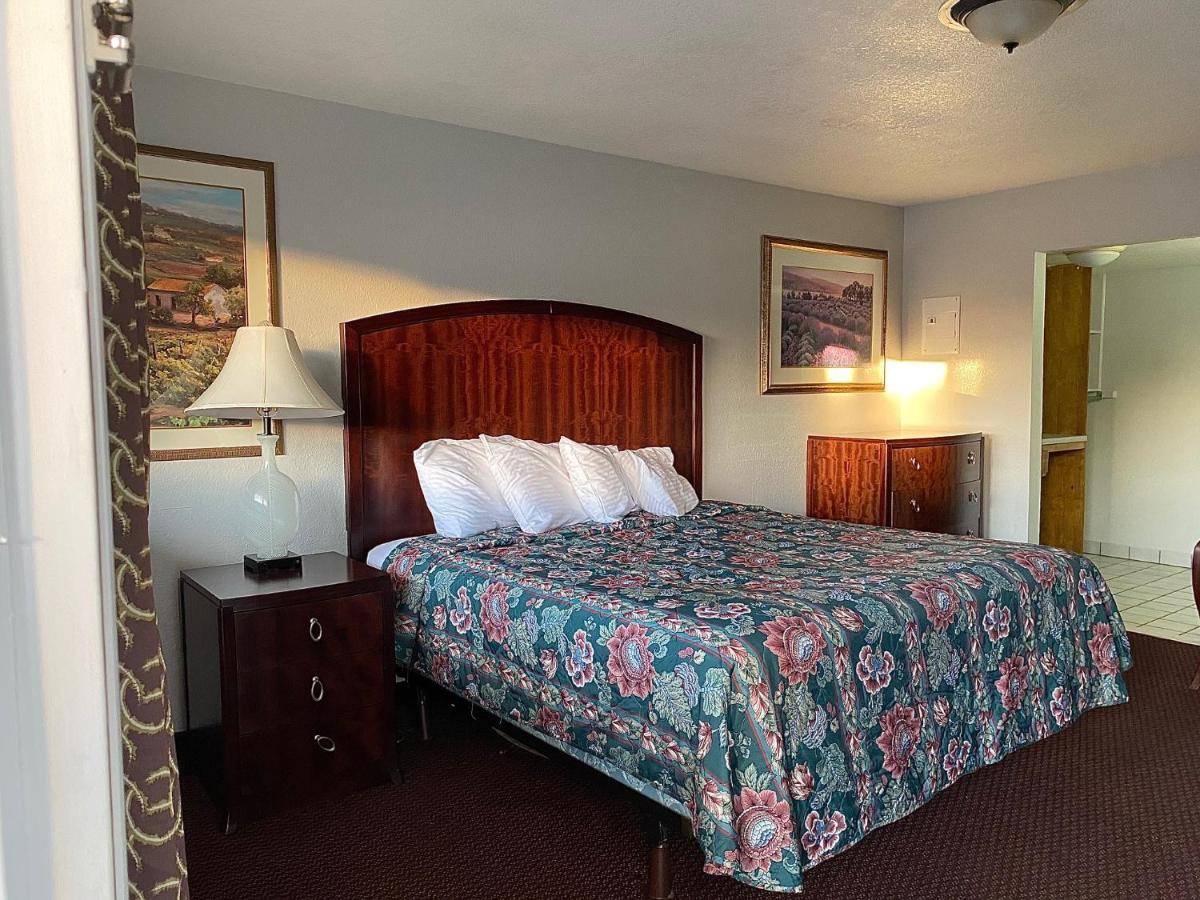 Travelodge By Wyndham Farmington Hwy 64 Extérieur photo