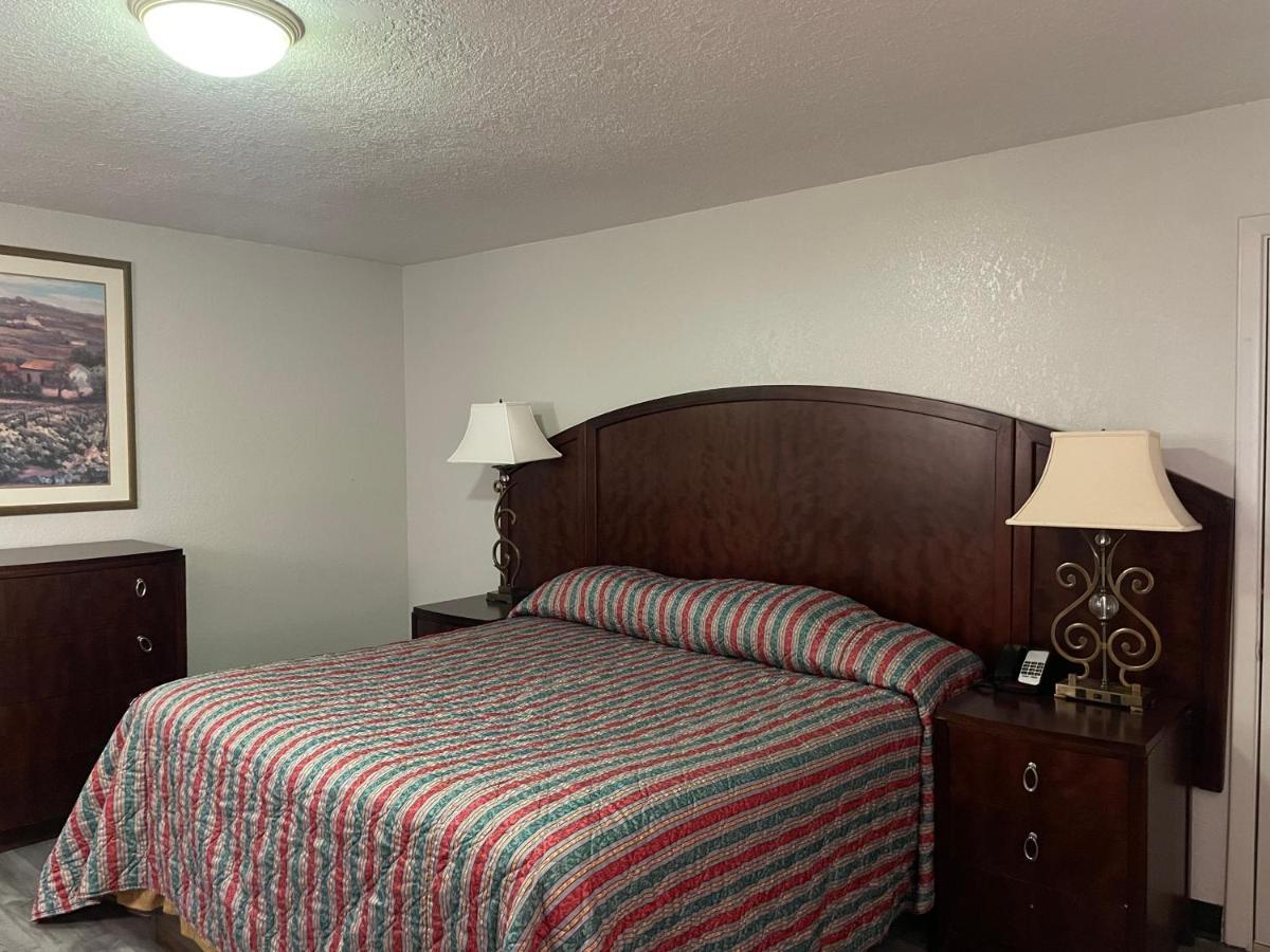 Travelodge By Wyndham Farmington Hwy 64 Extérieur photo